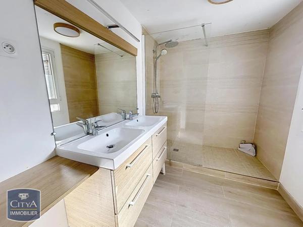 Appartement à louer 4 pièces 96.69m² Nîmes (30000)