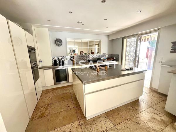 Appartement d'exception avec dépendance, 3 stationnements, plein sud