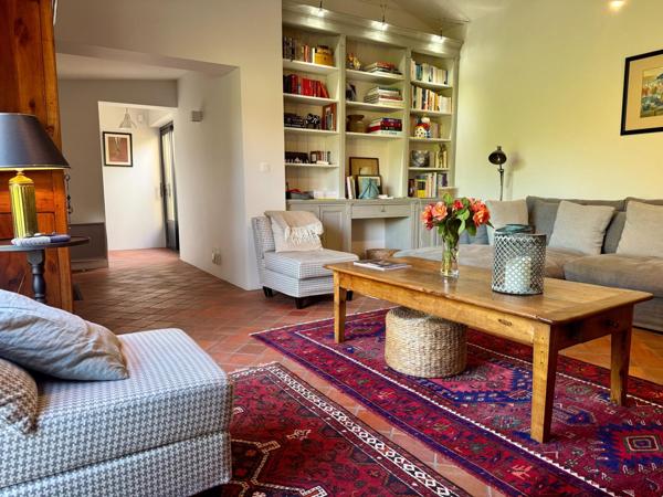 Opportunité pharmacie + habitation