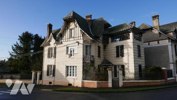 MAISON DE CARACTERE AVEC ANNEXES.
A VENDRE A SAULCES-MONCLIN, proche A 34 (Axe REIMS-CHARLEVIL...