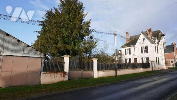 MAISON DE CARACTERE AVEC ANNEXES.
A VENDRE A SAULCES-MONCLIN, proche A 34 (Axe REIMS-CHARLEVIL...