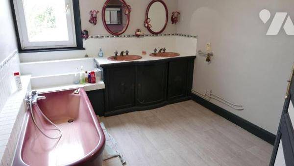 MAISON DE CARACTERE AVEC ANNEXES.
A VENDRE A SAULCES-MONCLIN, proche A 34 (Axe REIMS-CHARLEVIL...