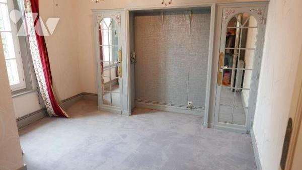 MAISON DE CARACTERE AVEC ANNEXES.
A VENDRE A SAULCES-MONCLIN, proche A 34 (Axe REIMS-CHARLEVIL...