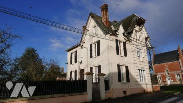 MAISON DE CARACTERE AVEC ANNEXES.
A VENDRE A SAULCES-MONCLIN, proche A 34 (Axe REIMS-CHARLEVIL...