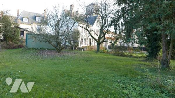 MAISON DE CARACTERE AVEC ANNEXES.
A VENDRE A SAULCES-MONCLIN, proche A 34 (Axe REIMS-CHARLEVIL...