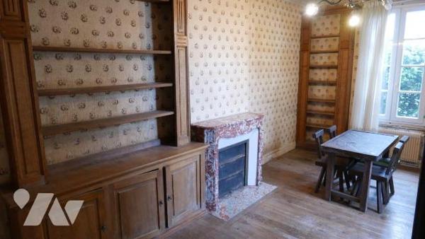 MAISON DE CARACTERE AVEC ANNEXES.
A VENDRE A SAULCES-MONCLIN, proche A 34 (Axe REIMS-CHARLEVIL...
