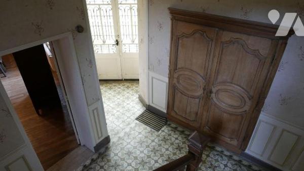 MAISON DE CARACTERE AVEC ANNEXES.
A VENDRE A SAULCES-MONCLIN, proche A 34 (Axe REIMS-CHARLEVIL...