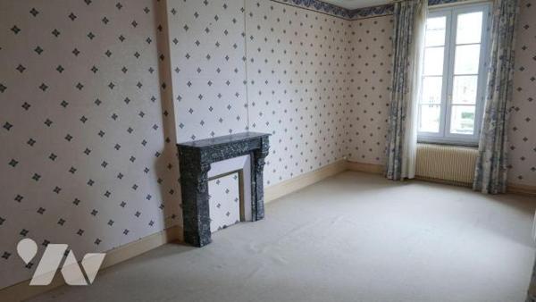 MAISON DE CARACTERE AVEC ANNEXES.
A VENDRE A SAULCES-MONCLIN, proche A 34 (Axe REIMS-CHARLEVIL...