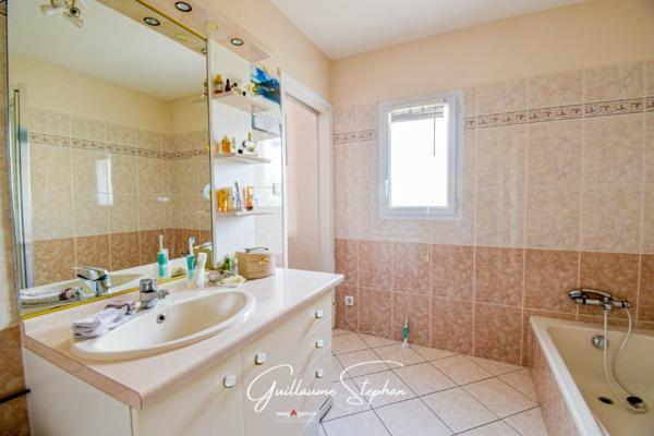 Maison à LE PERRIER, 85300 - 5 pièces 151m²