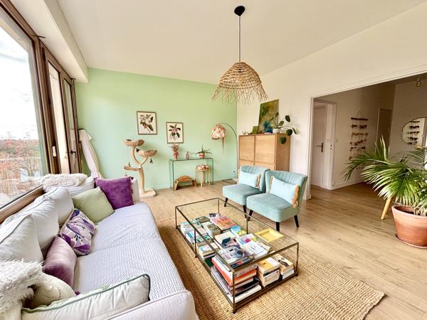Appartement
         4 pièces
        - 100 m² 300 000 € *