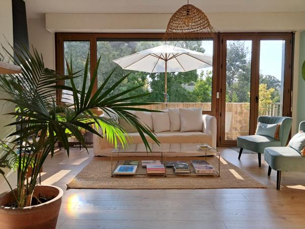 Appartement
         4 pièces
        - 100 m² 315 000 € *