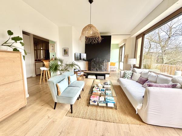 Appartement
         4 pièces
        - 100 m² 300 000 € *