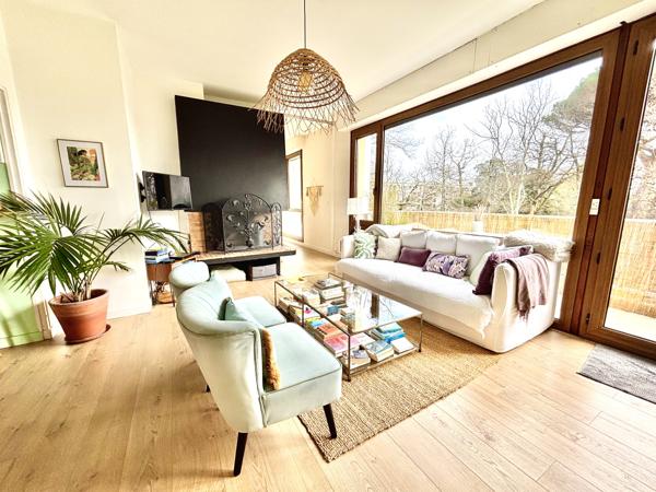 Appartement
         4 pièces
        - 100 m² 300 000 € *