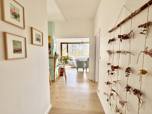 Appartement
         4 pièces
        - 100 m² 300 000 € *