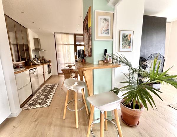 Appartement
         4 pièces
        - 100 m² 300 000 € *
