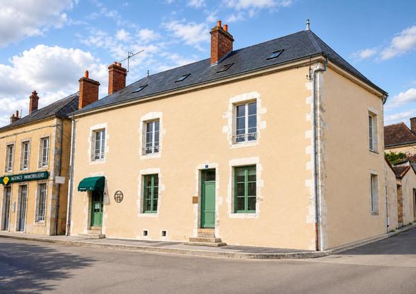 Bellême centre - Immeuble de rapport  avec commerce et appartements meublés - Rentabilité et potentiel d'évolution