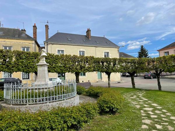Bellême centre - Immeuble de rapport  avec commerce et appartements meublés - Rentabilité et potentiel d'évolution