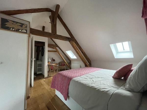 Bellême centre - Immeuble de rapport  avec commerce et appartements meublés - Rentabilité et potentiel d'évolution