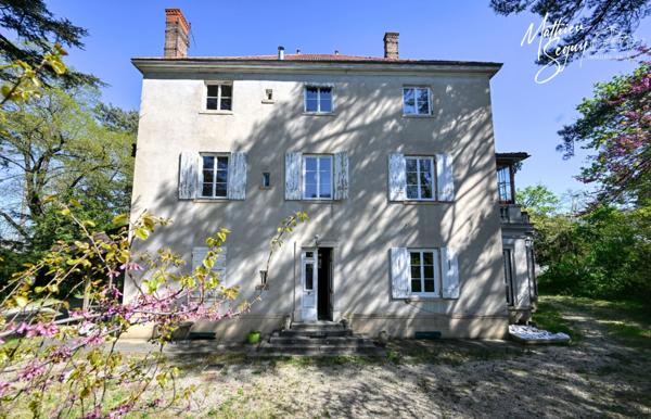 Découvrez l'élégance intemporelle de cette Maison de Maître d'exception à rénover