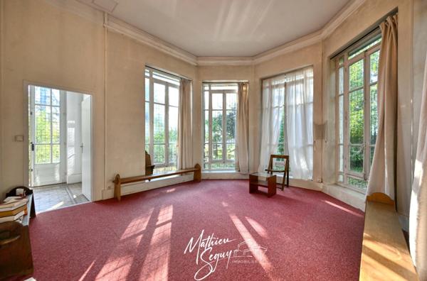 Découvrez l'élégance intemporelle de cette Maison de Maître d'exception à rénover