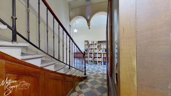 Découvrez l'élégance intemporelle de cette Maison de Maître d'exception à rénover