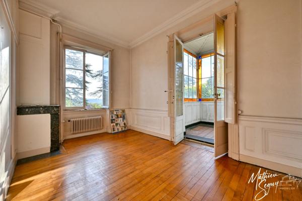 Découvrez l'élégance intemporelle de cette Maison de Maître d'exception à rénover