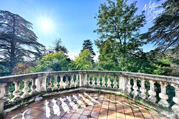 Découvrez l'élégance intemporelle de cette Maison de Maître d'exception à rénover