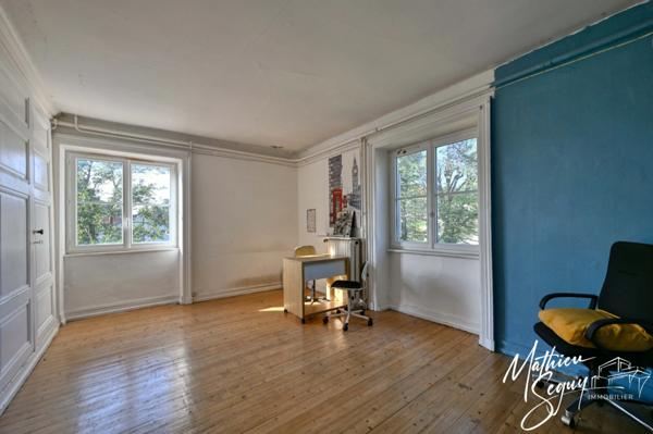 Découvrez l'élégance intemporelle de cette Maison de Maître d'exception à rénover