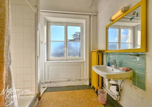 Découvrez l'élégance intemporelle de cette Maison de Maître d'exception à rénover