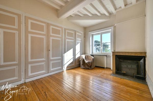 Découvrez l'élégance intemporelle de cette Maison de Maître d'exception à rénover