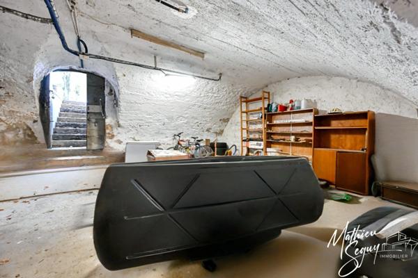 Découvrez l'élégance intemporelle de cette Maison de Maître d'exception à rénover