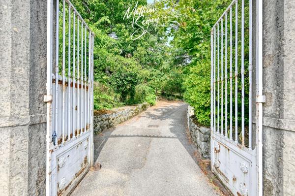 Découvrez l'élégance intemporelle de cette Maison de Maître d'exception à rénover