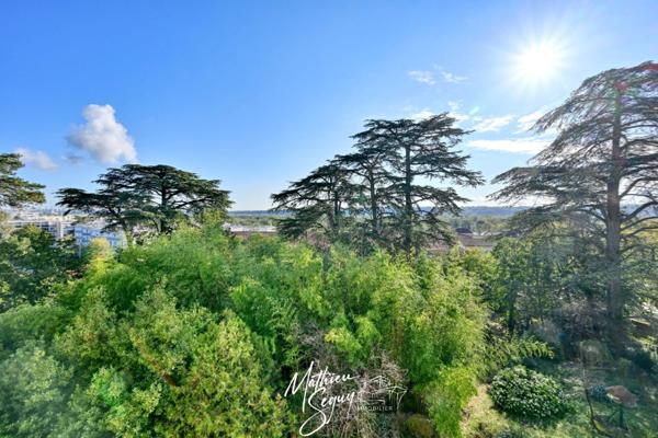 Découvrez l'élégance intemporelle de cette Maison de Maître d'exception à rénover