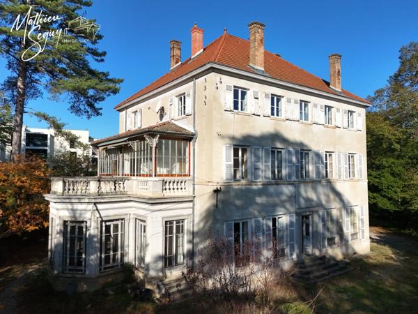 Découvrez l'élégance intemporelle de cette Maison de Maître d'exception à rénover