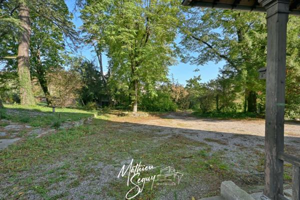 Découvrez l'élégance intemporelle de cette Maison de Maître d'exception à rénover