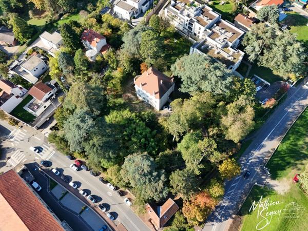 Découvrez l'élégance intemporelle de cette Maison de Maître d'exception à rénover
