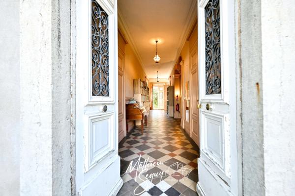 Découvrez l'élégance intemporelle de cette Maison de Maître d'exception à rénover