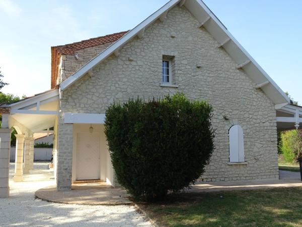 Maison à vendre 8 pièces ROULLET SAINT ESTEPHE (16)