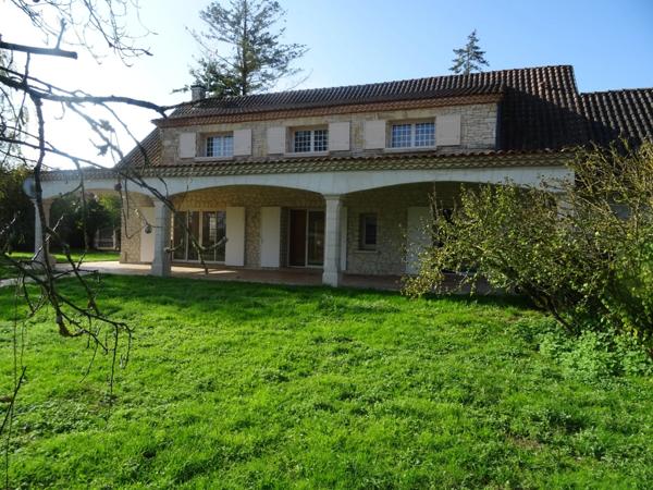 Maison à vendre 8 pièces ROULLET SAINT ESTEPHE (16)