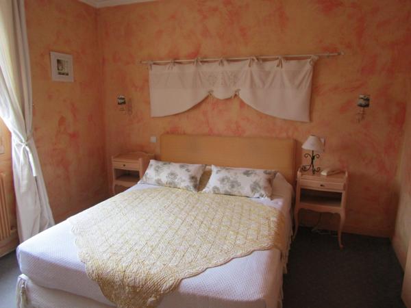 Magnifique fonds de commerce d'hôtel/restaurant dans un village classé du Périgord noir