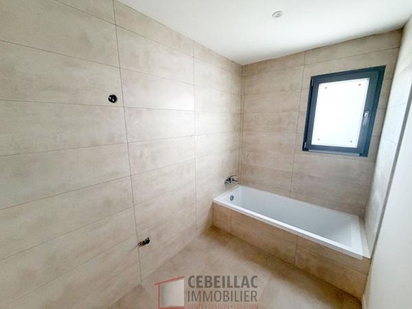 Maison 7 pièce(s) 6 chambre(s) 241.59 m²