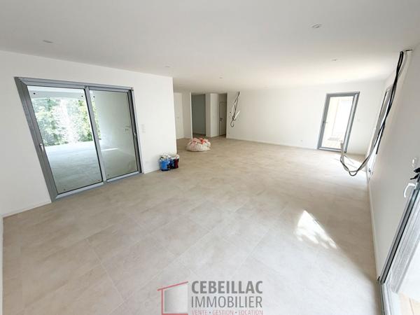 Maison 7 pièce(s) 6 chambre(s) 241.59 m²