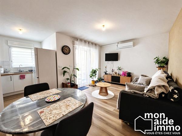 T2 entièrement rénové avec terrasse – Résidence sécurisée