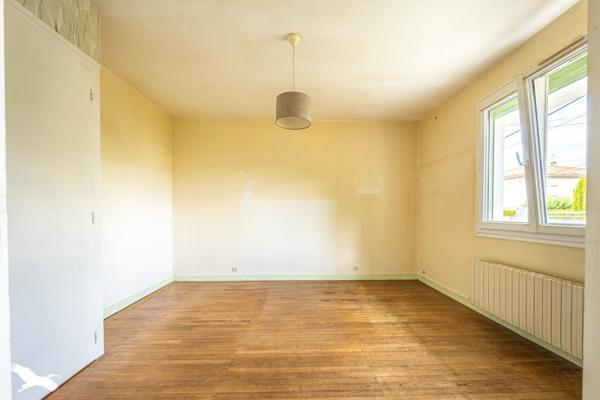 Maison à louer 850 € CC Surgères 3 p 65 m² DPE E