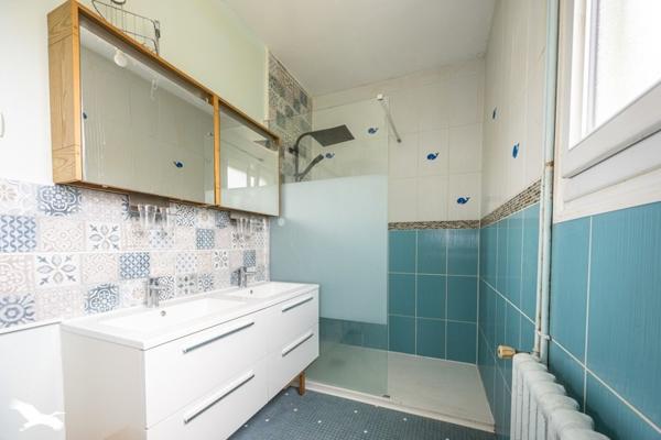 Maison à louer 850 € CC Surgères 3 p 65 m² DPE E