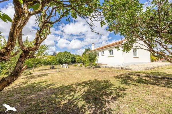 Maison à louer 850 € CC Surgères 3 p 65 m² DPE E