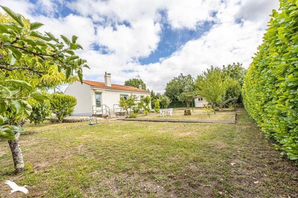 Maison à louer 850 € CC Surgères 3 p 65 m² DPE E