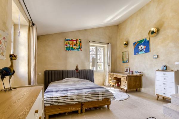 Maison de village 230m2 centre Forcalquier entièrement rénovée avec piscine