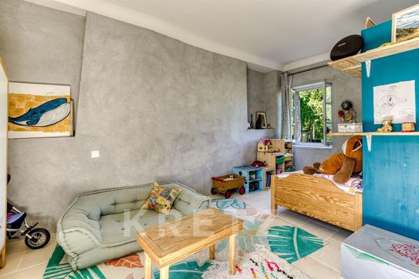 Maison de village 230m2 centre Forcalquier entièrement rénovée avec piscine