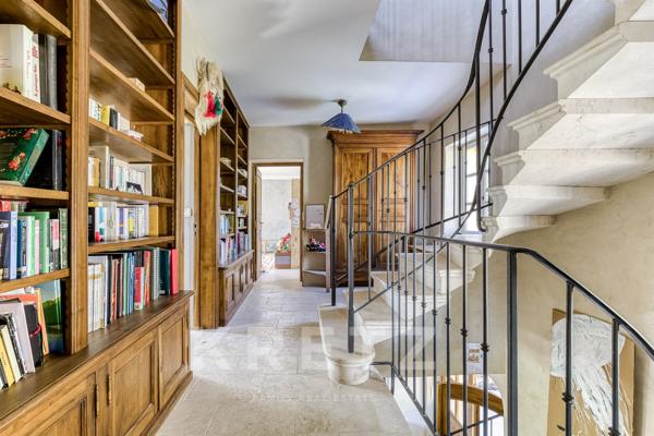Maison de village 230m2 centre Forcalquier entièrement rénovée avec piscine